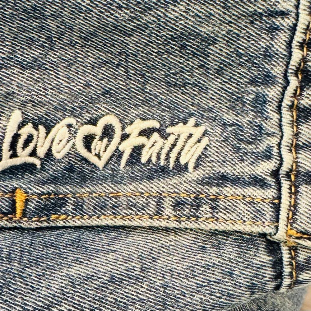 Love in Faith Faith Cross Denim Trucker Jacket Medium Wash 3X Fits 1X - Picture 5 of 7